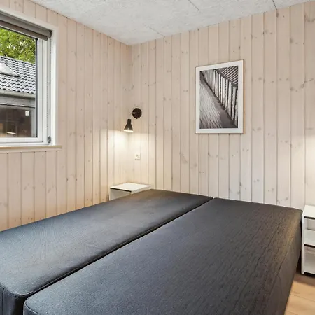 Aqua 242 Holiday home